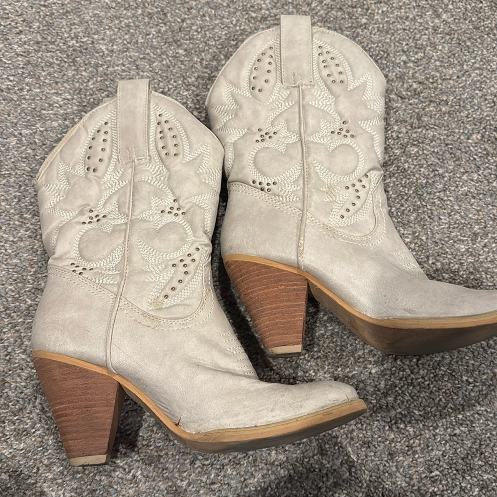 Very Volatile Off-White/Cream Cowboy Boots